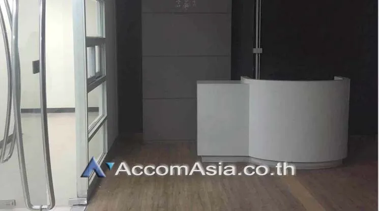 unit Office space For Rent in Sukhumvit, Bangkok  near BTS Ekkamai (AA18623)